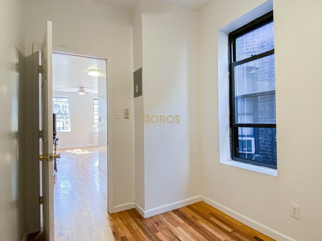 215 East 10th Street - Photo 5