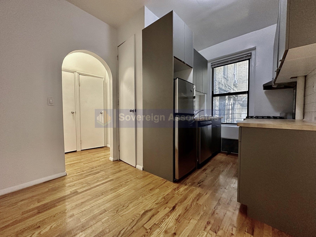 638 West 160th St - Photo 3