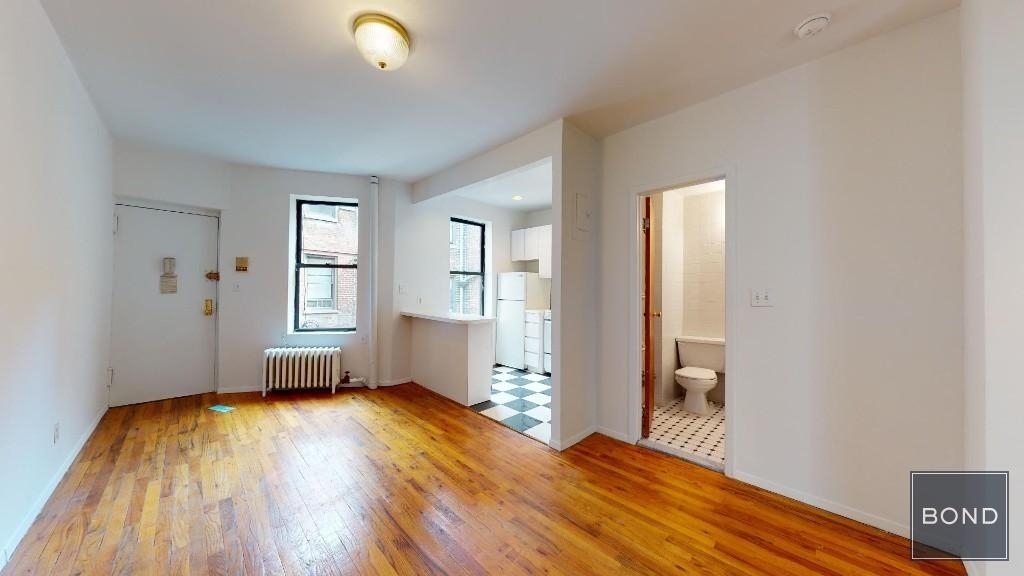 425 East 65 Street - Photo 3