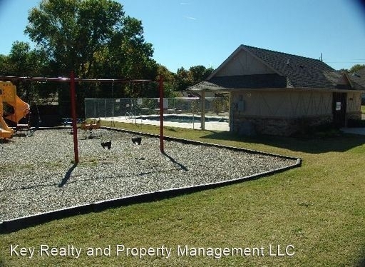 737 Martina Lane - Photo 2