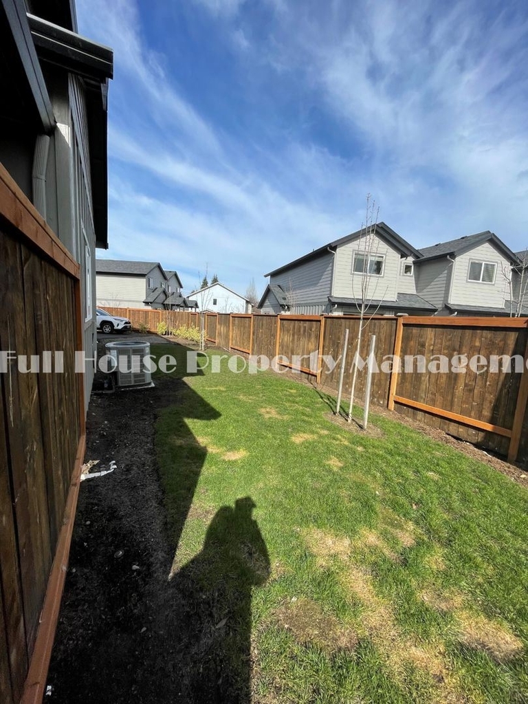 2591 Justine Ln. - Photo 15