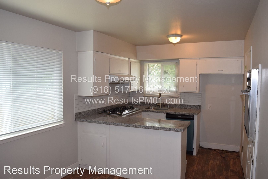 5340 Elsinore Way - Photo 4