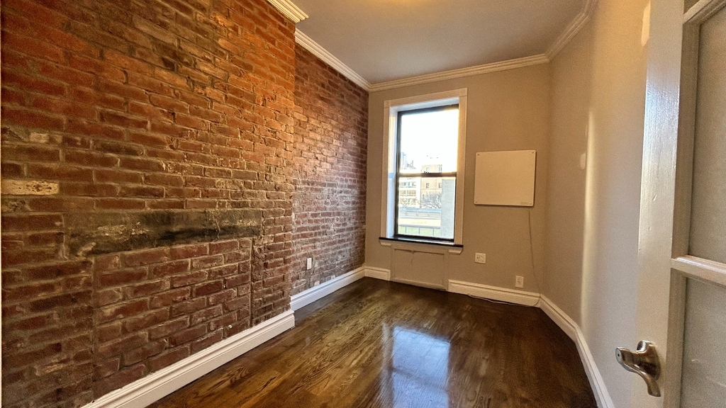  Renovated 2BR in Hell's Kitchen-West 52 Street - Photo 5