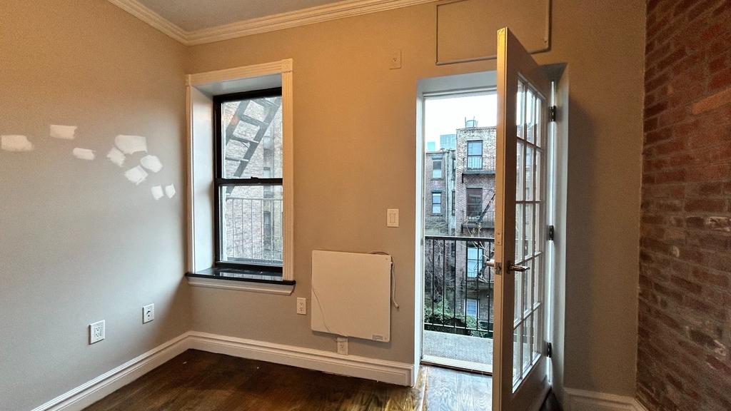  Renovated 2BR in Hell's Kitchen-West 52 Street - Photo 0