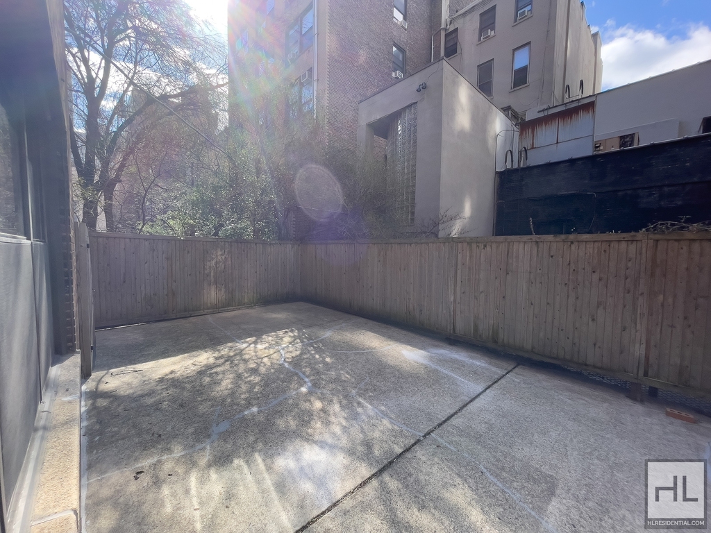 West 73 Street - Photo 17