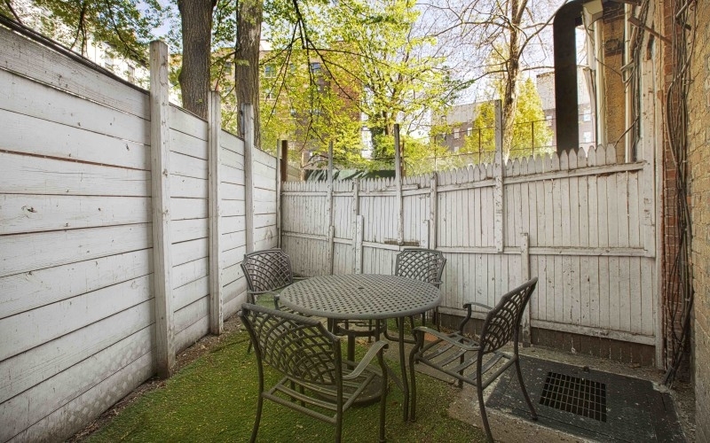 Perry Street - Photo 2
