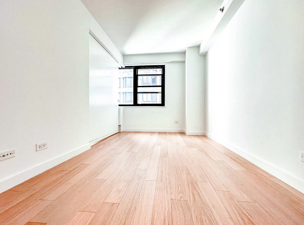 222 East 39th Street - Photo 5