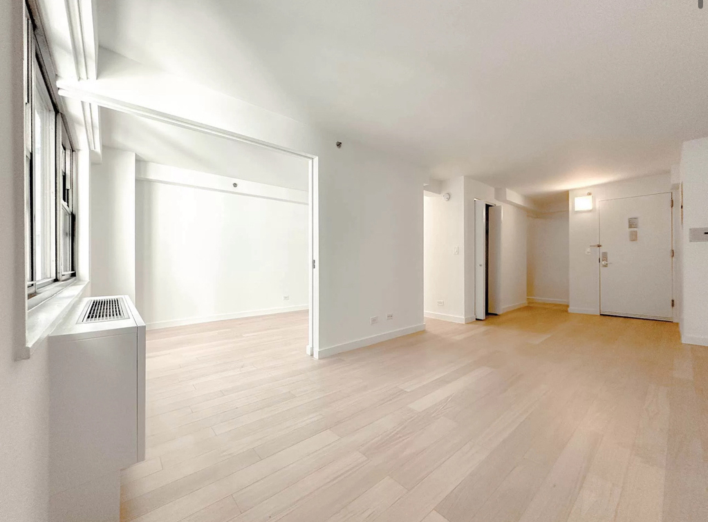 222 East 39th Street - Photo 2