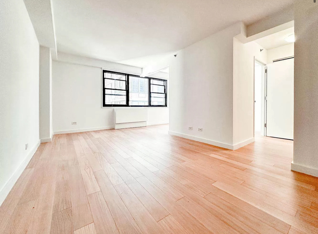 222 East 39th Street - Photo 1