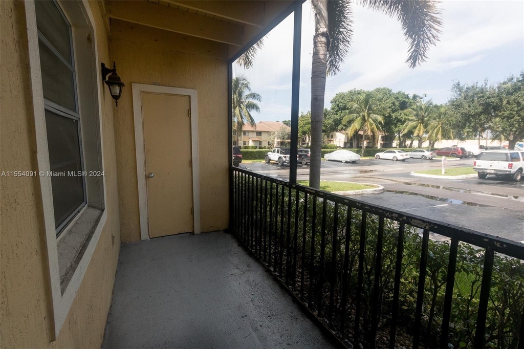 1257 Sw 46th Ave - Photo 17