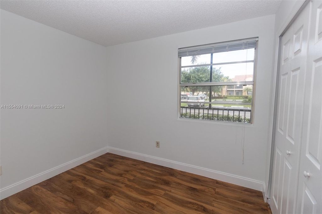 1257 Sw 46th Ave - Photo 6