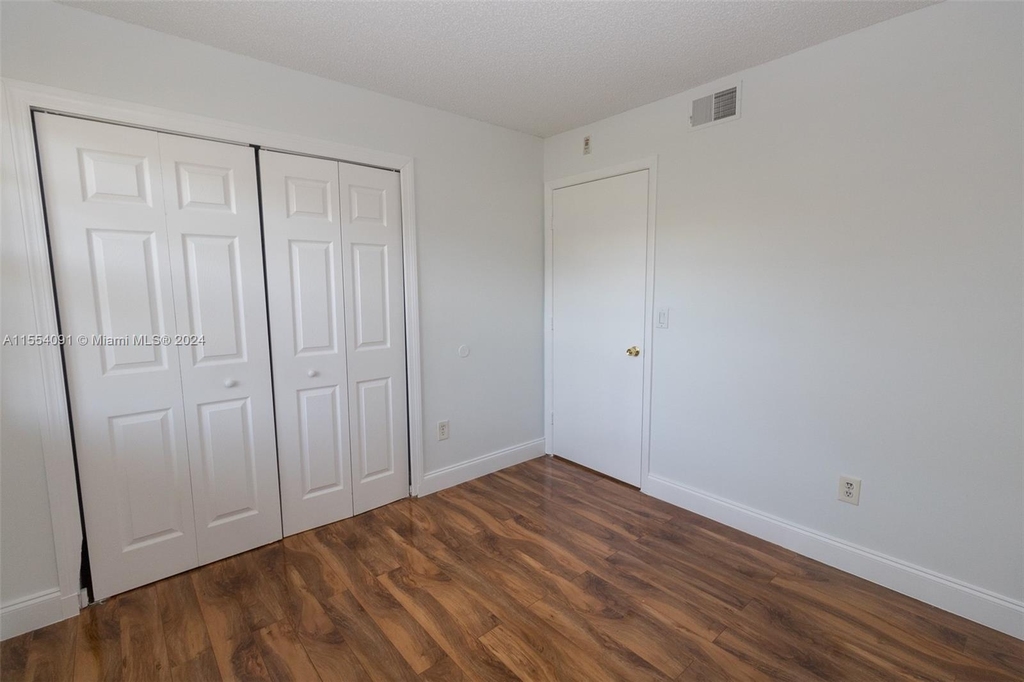 1257 Sw 46th Ave - Photo 5