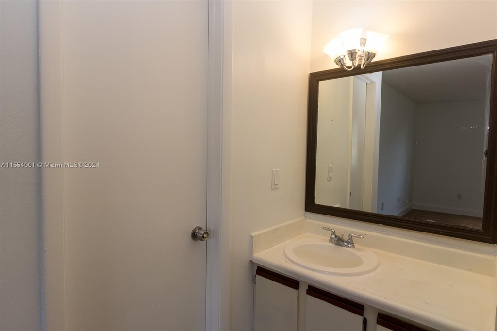 1257 Sw 46th Ave - Photo 12