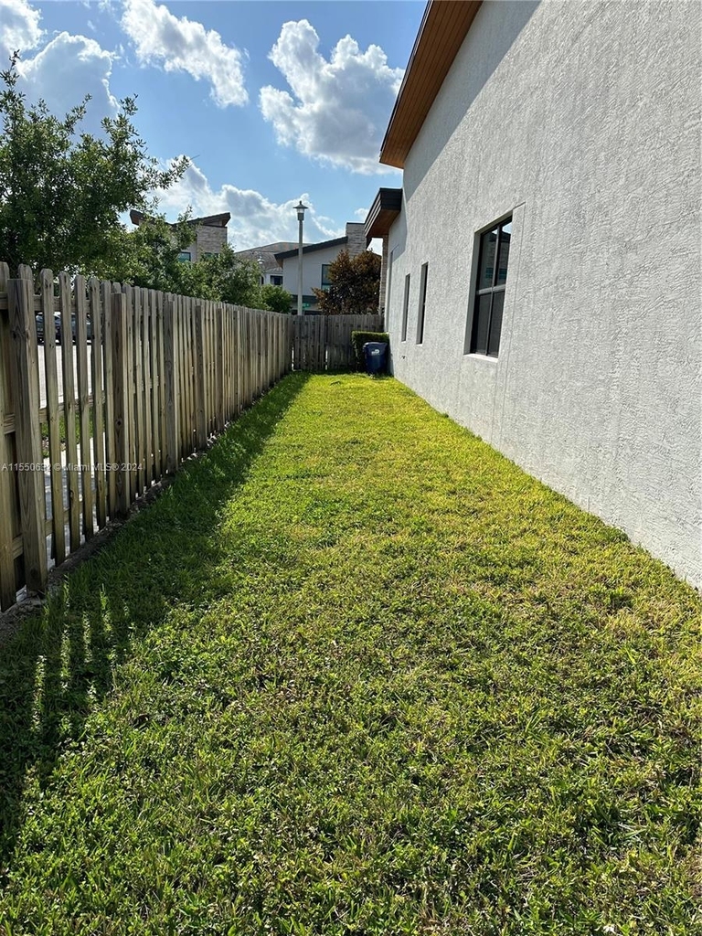 7635 Nw 103rd Pl - Photo 25