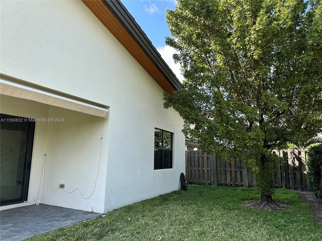 7635 Nw 103rd Pl - Photo 20