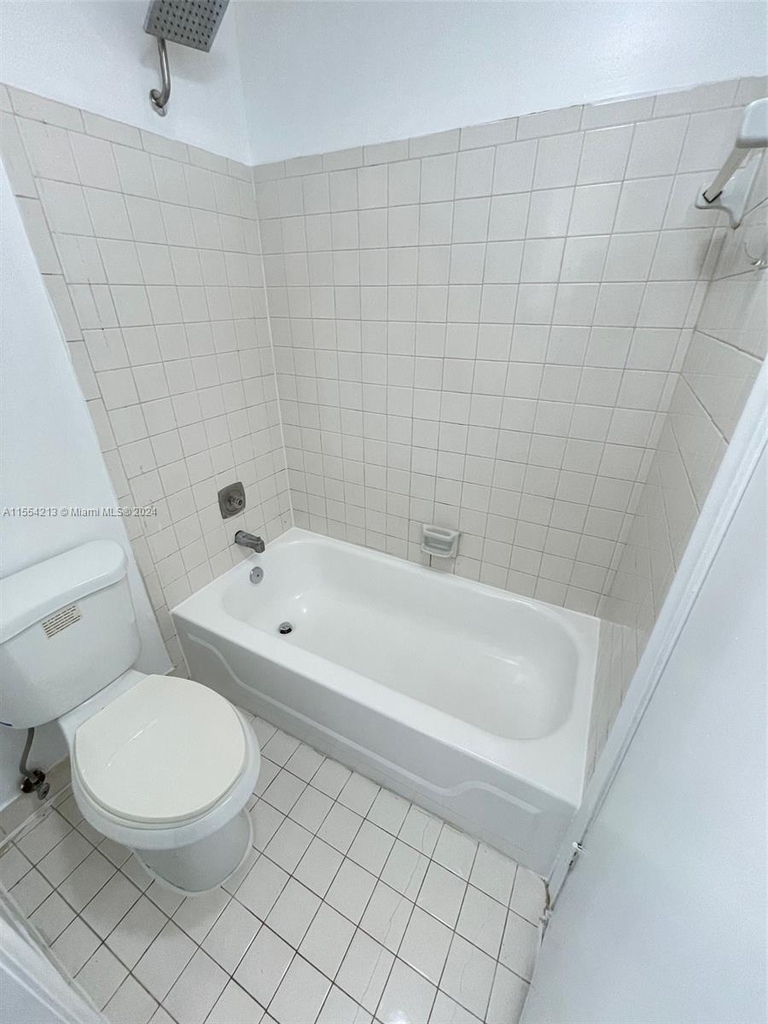 2462 Nw 52nd Ave - Photo 6