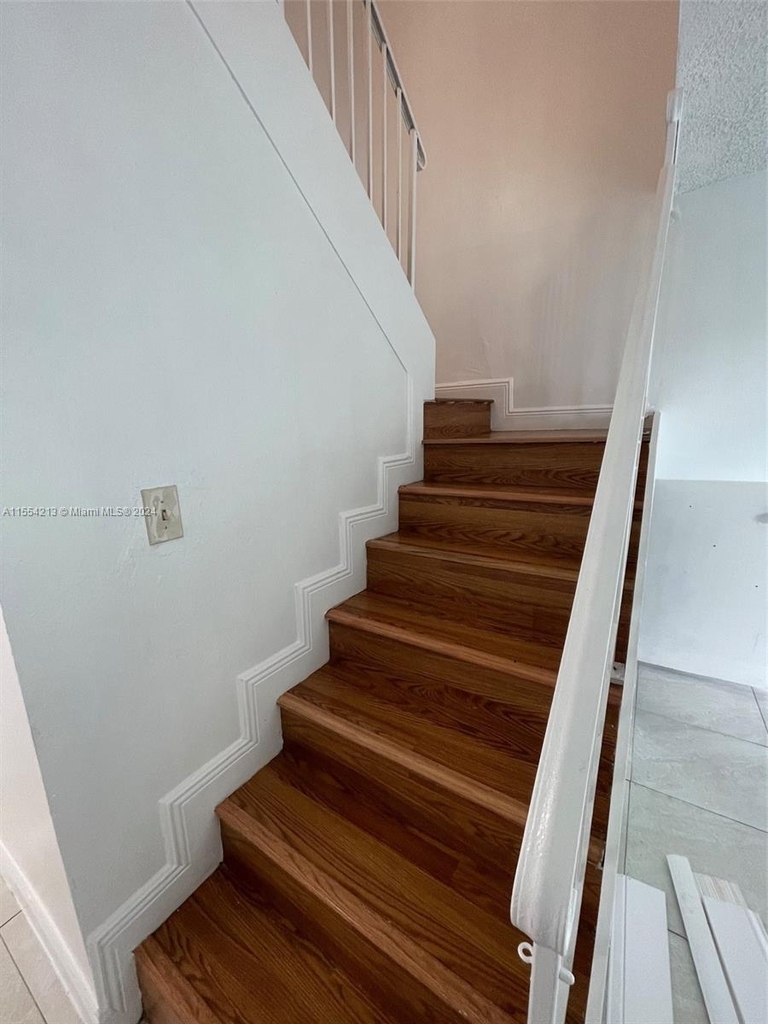 2462 Nw 52nd Ave - Photo 10