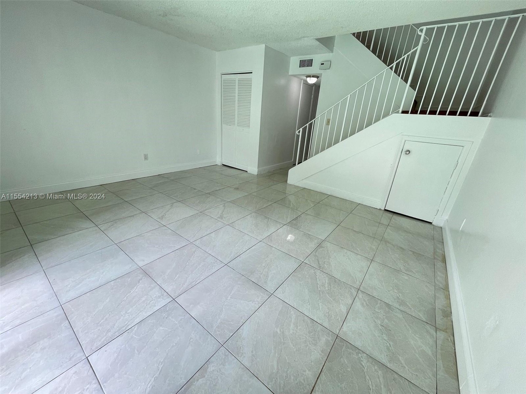 2462 Nw 52nd Ave - Photo 13