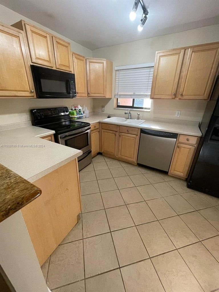 5012 Sw 40 Av - Photo 6