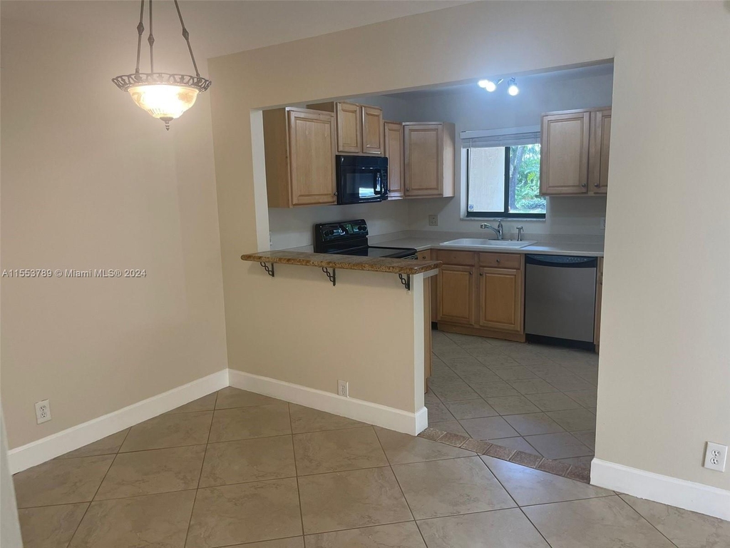 5012 Sw 40 Av - Photo 2