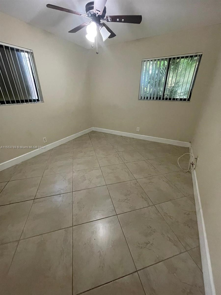 5012 Sw 40 Av - Photo 10