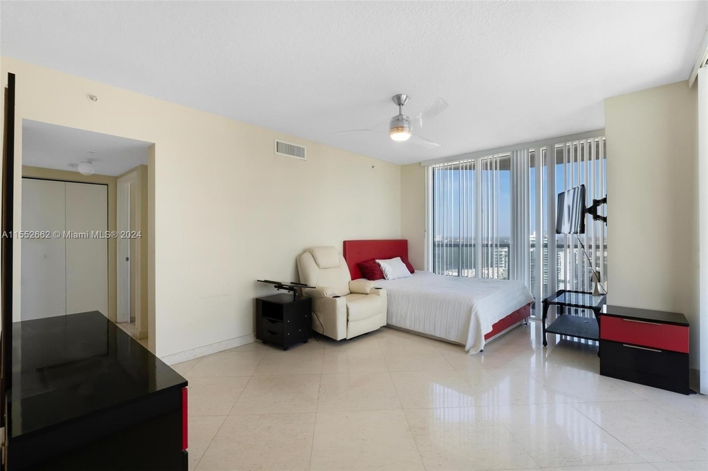 16699 Collins Ave - Photo 19