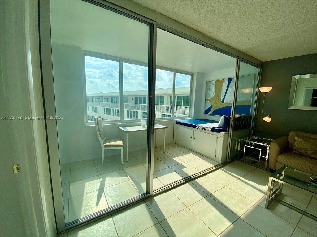 5401 Collins Ave - Photo 41