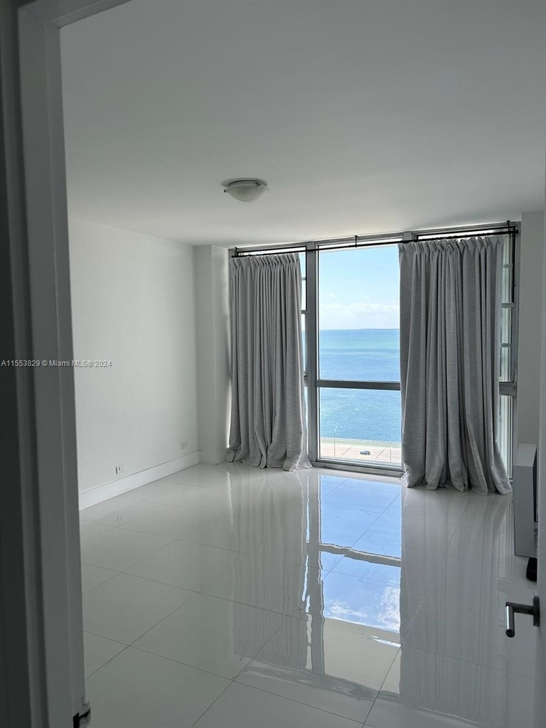 2451 Brickell Ave - Photo 3