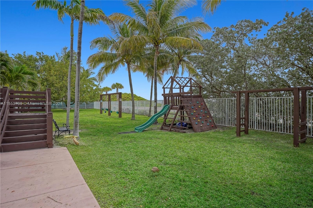 4747 Collins Ave - Photo 14