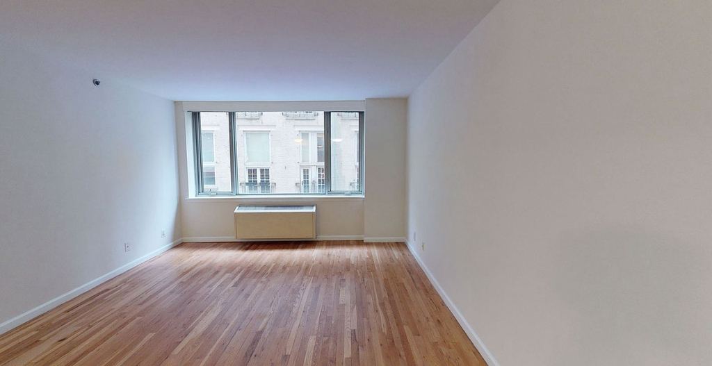 120 West 21st Street - Photo 1