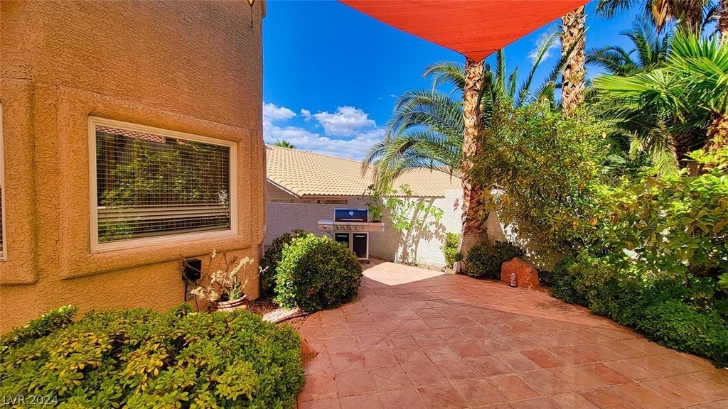 8129 Desert Jewel Circle - Photo 40