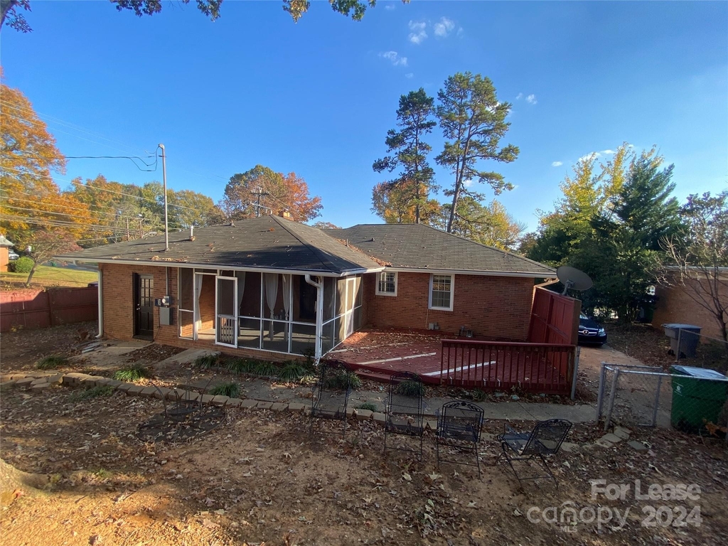 1427 Woodberry Road - Photo 1