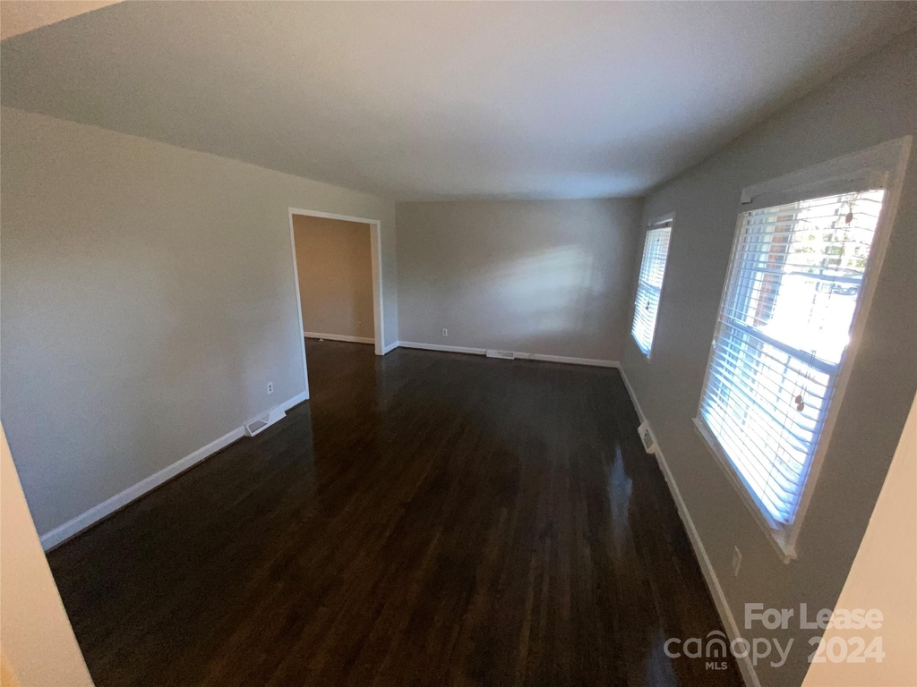 1427 Woodberry Road - Photo 2