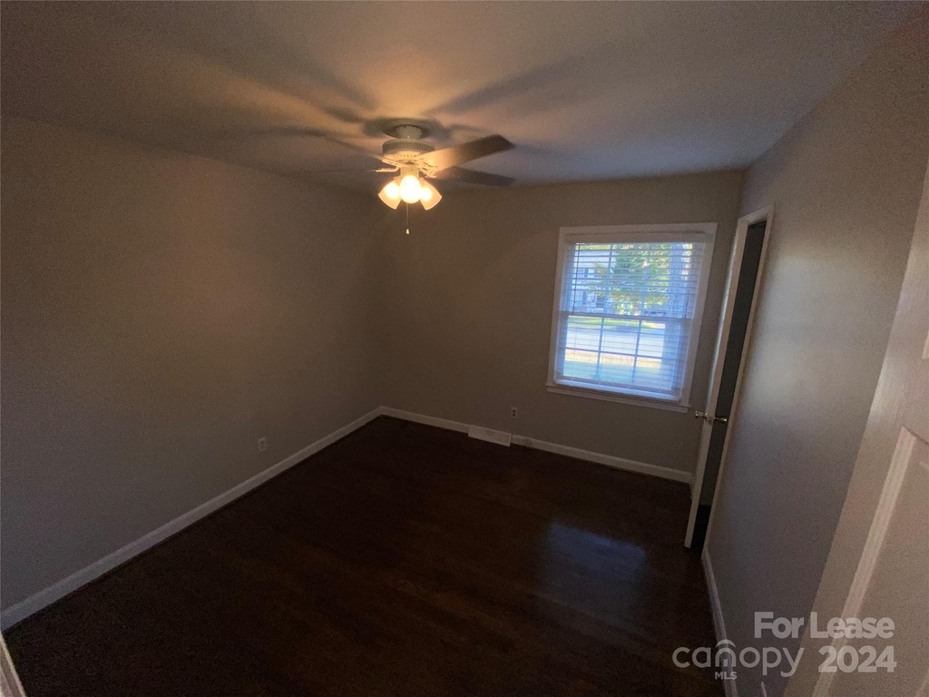 1427 Woodberry Road - Photo 9