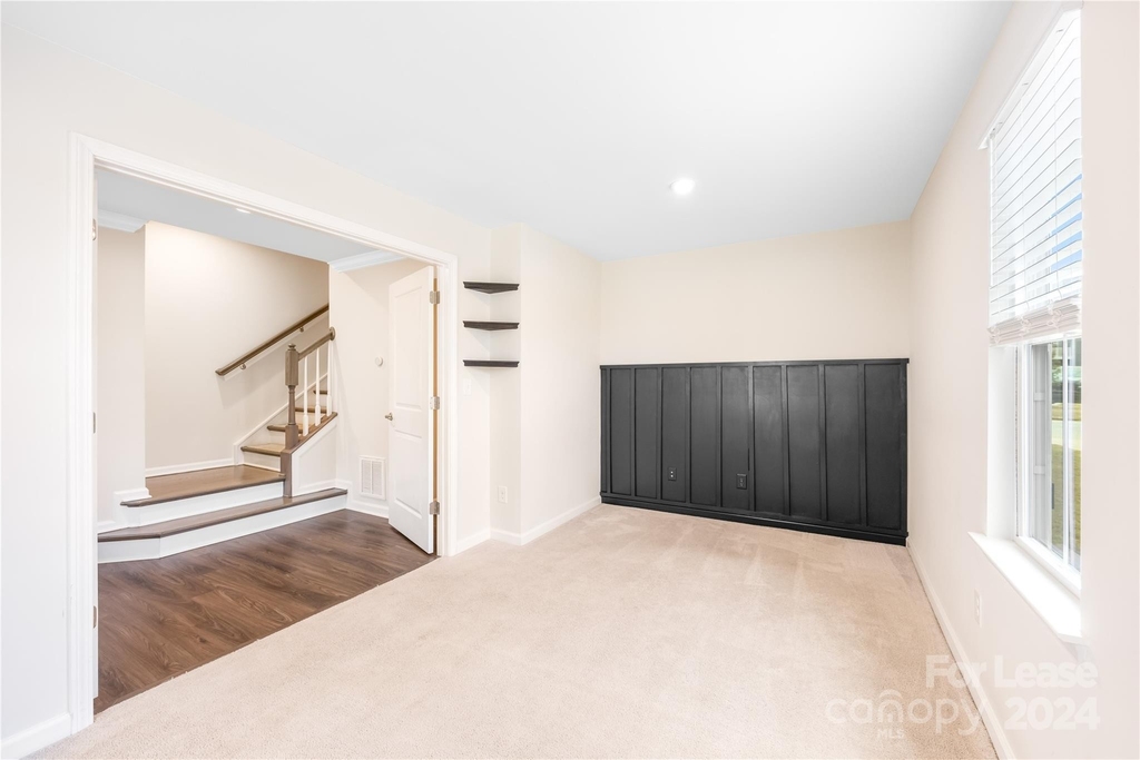 1160 Ashbury Street - Photo 4