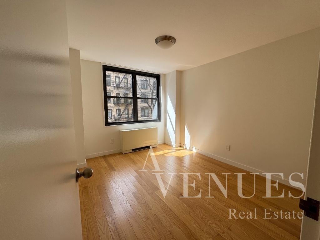 East 49th Street - Photo 2