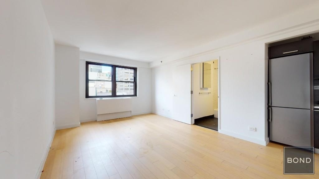 222 East 39th Street - Photo 2