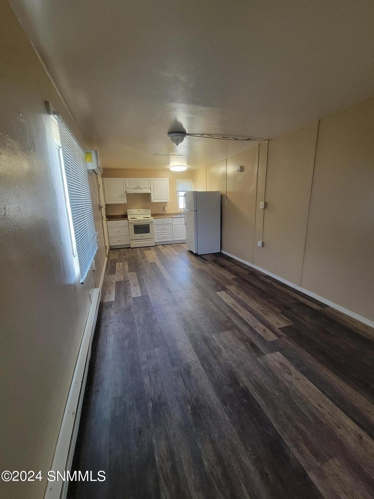 1018 N Alameda Avenue - Photo 2