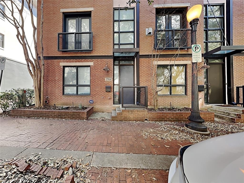 2914 Woodside Street - Photo 0