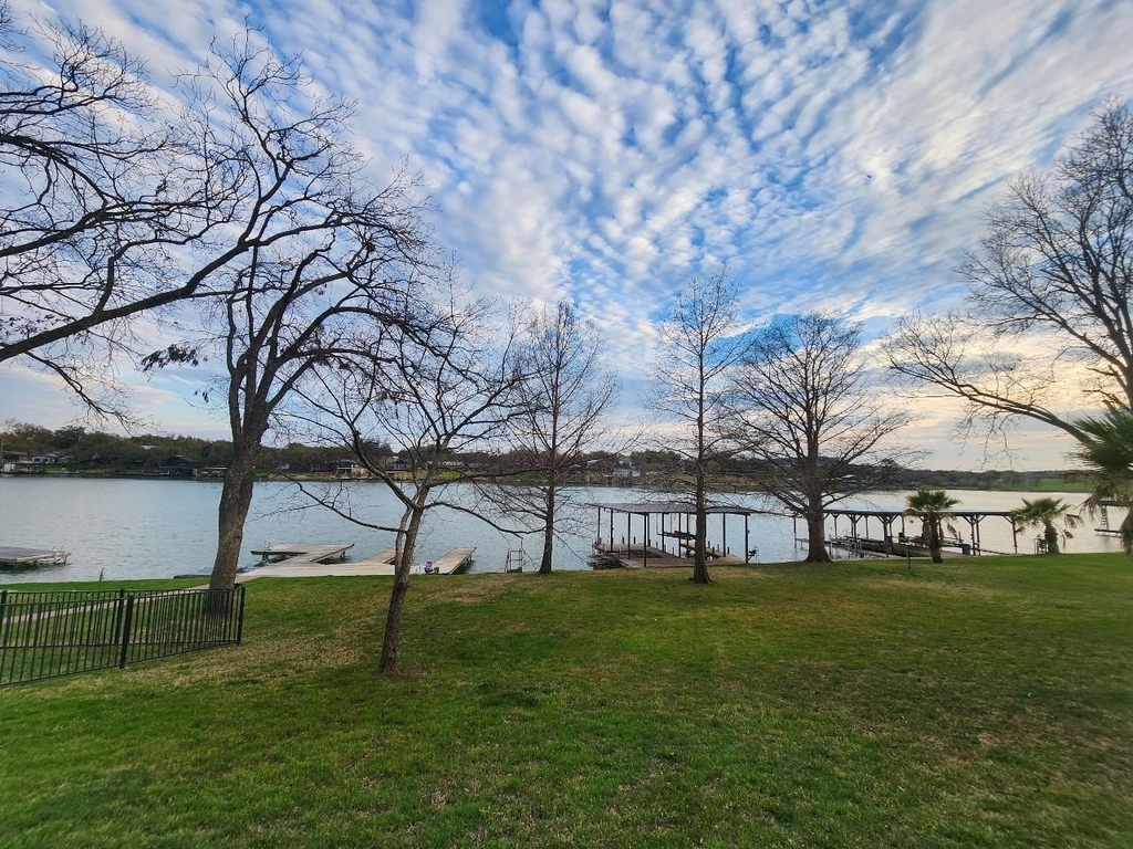 1800 Bluebonnet Lane - Photo 0