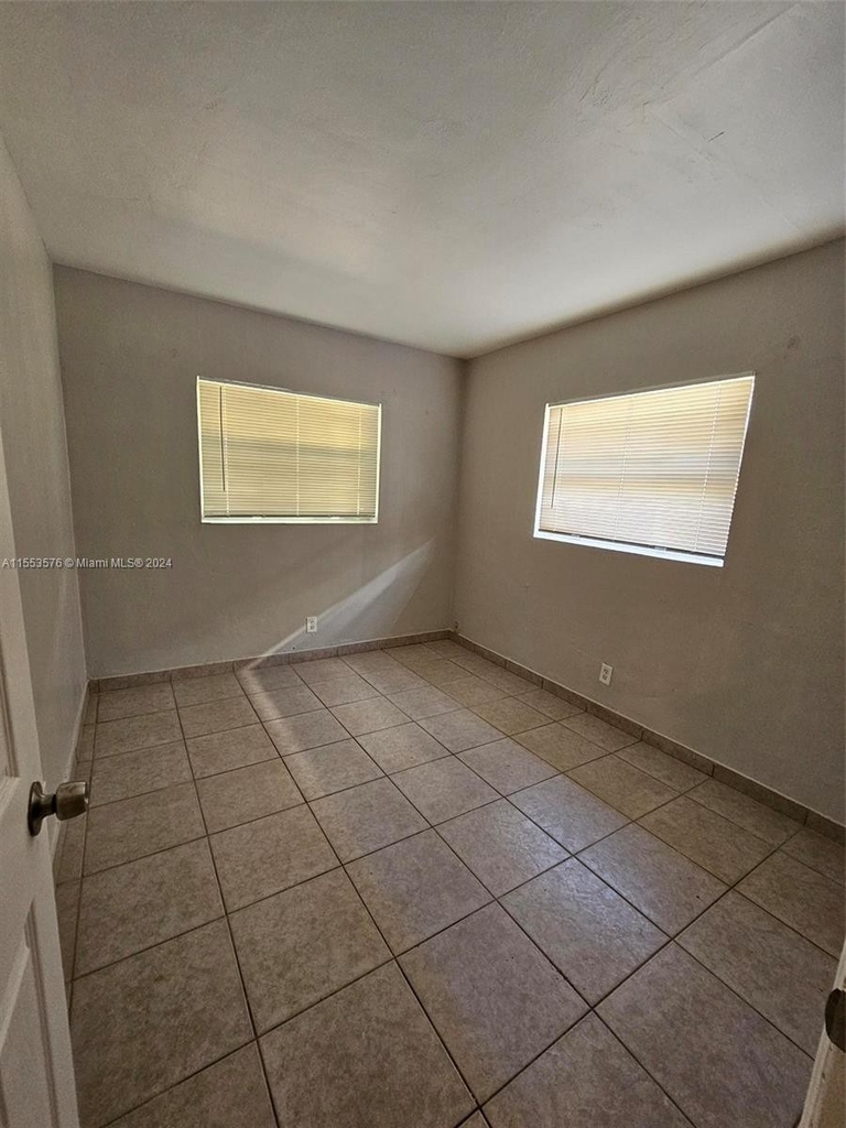 1441 Nw 8th Ave - Photo 10