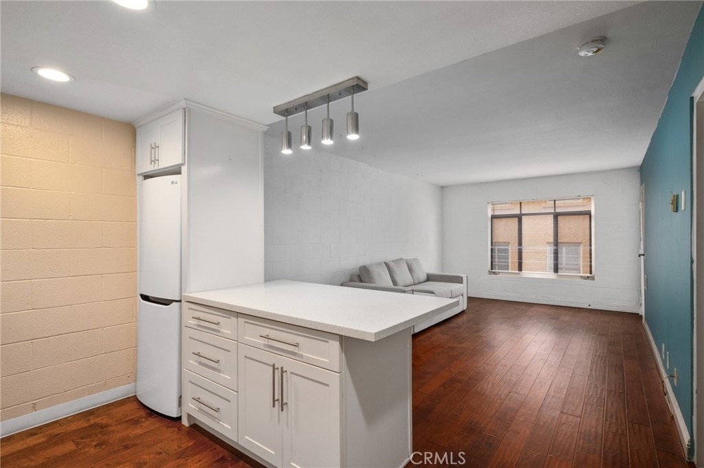 225 W 6th Street - Photo 4