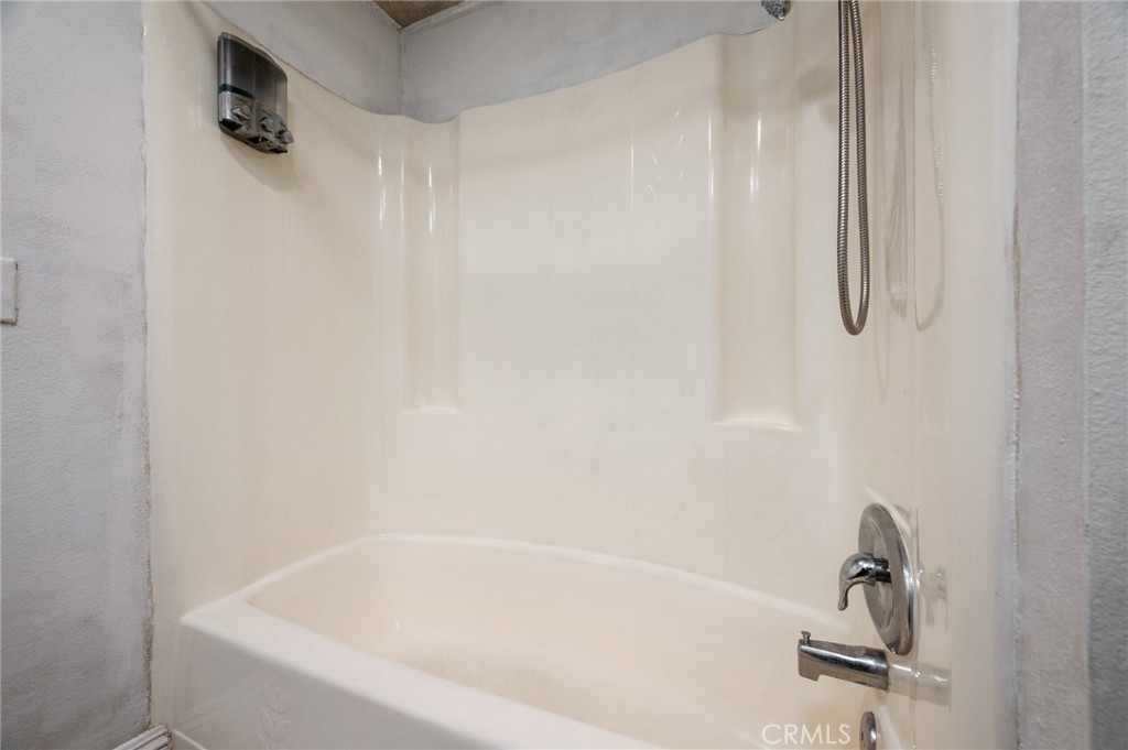 225 W 6th Street - Photo 10