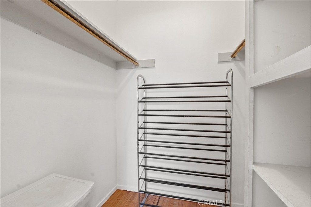 744 W 33rd Street - Photo 8