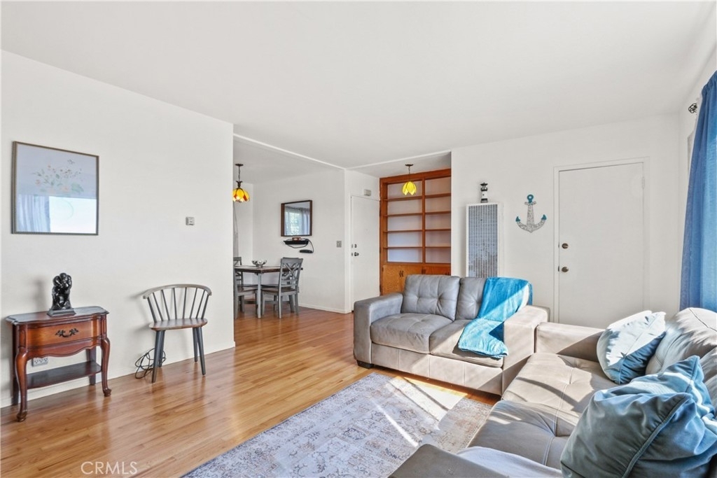 744 W 33rd Street - Photo 4