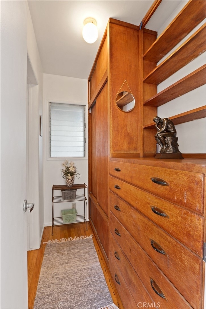 740 W 33rd Street - Photo 10