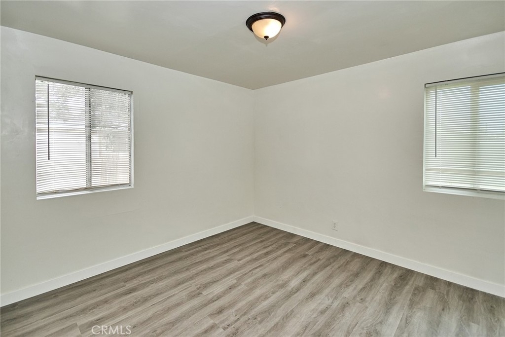 1050 W Francis Street - Photo 14