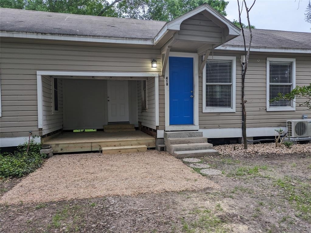 418 Waco Avenue - Photo 1