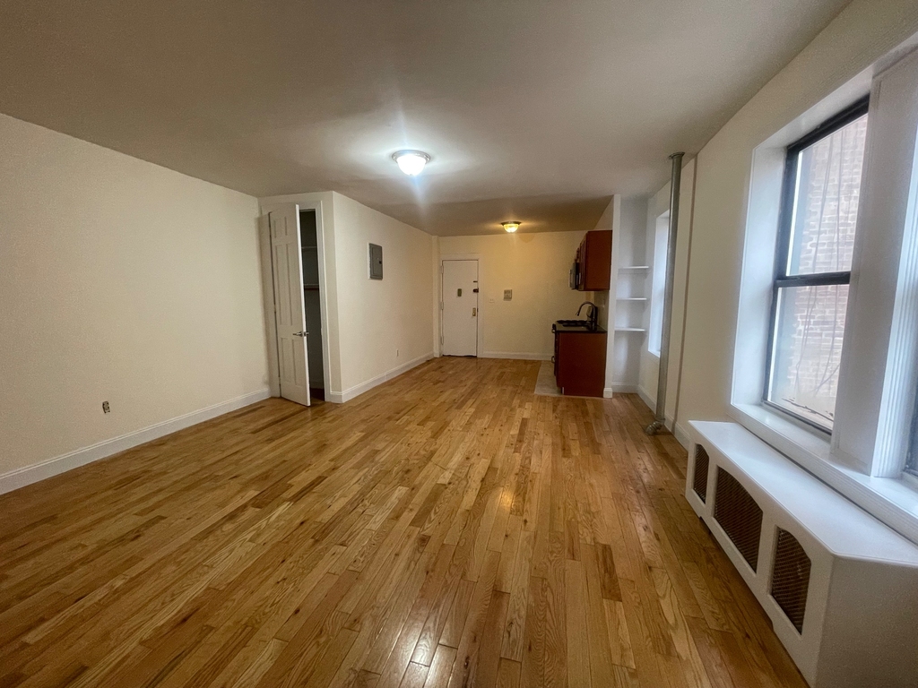 585 West 204th Street - Photo 4