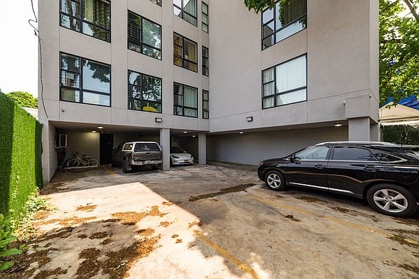 282 East 32nd Street - Photo 18